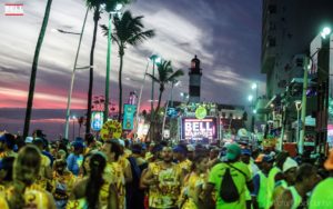 Foto do trio elétrico de Bell Marques no Farol da Barra